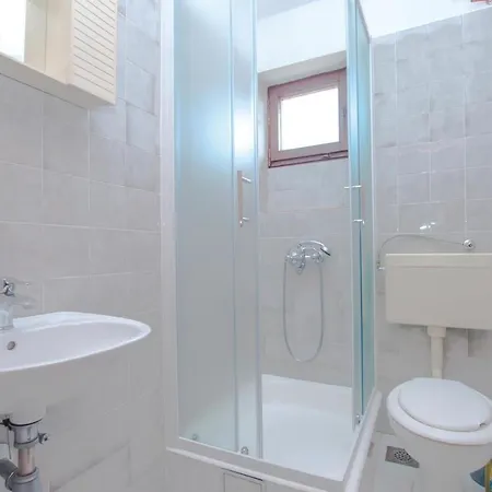 Apartment One-bedroom In Brodarica