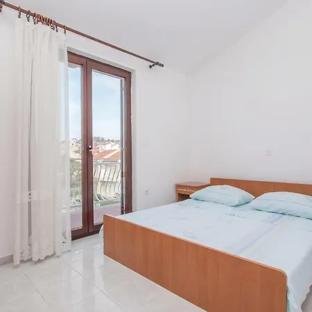Apartment One-bedroom In Brodarica